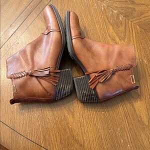 Pikolinos Baqueira Leather Almond Toe Stacked Heel Tassel Ankle Boots Tan 40